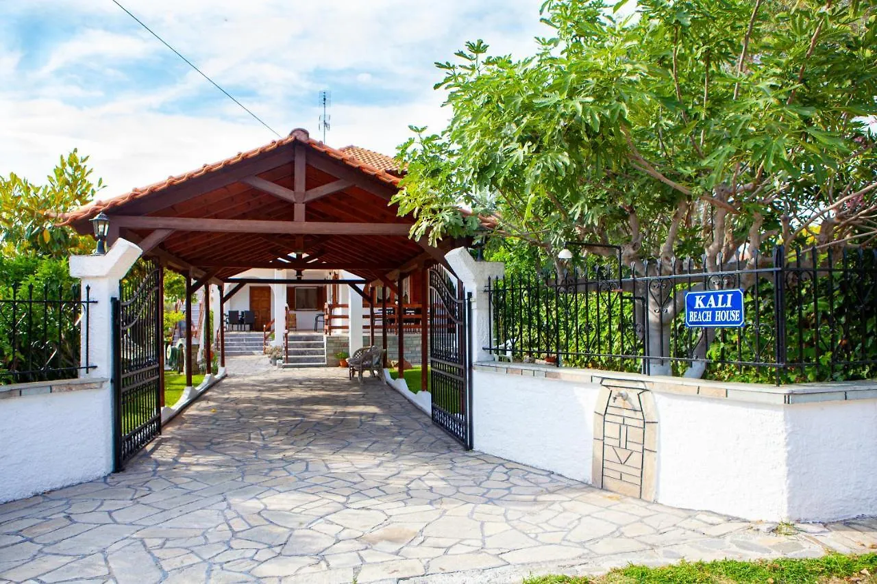 Kali Beach House Nea Kallikrateia Case de vacanță